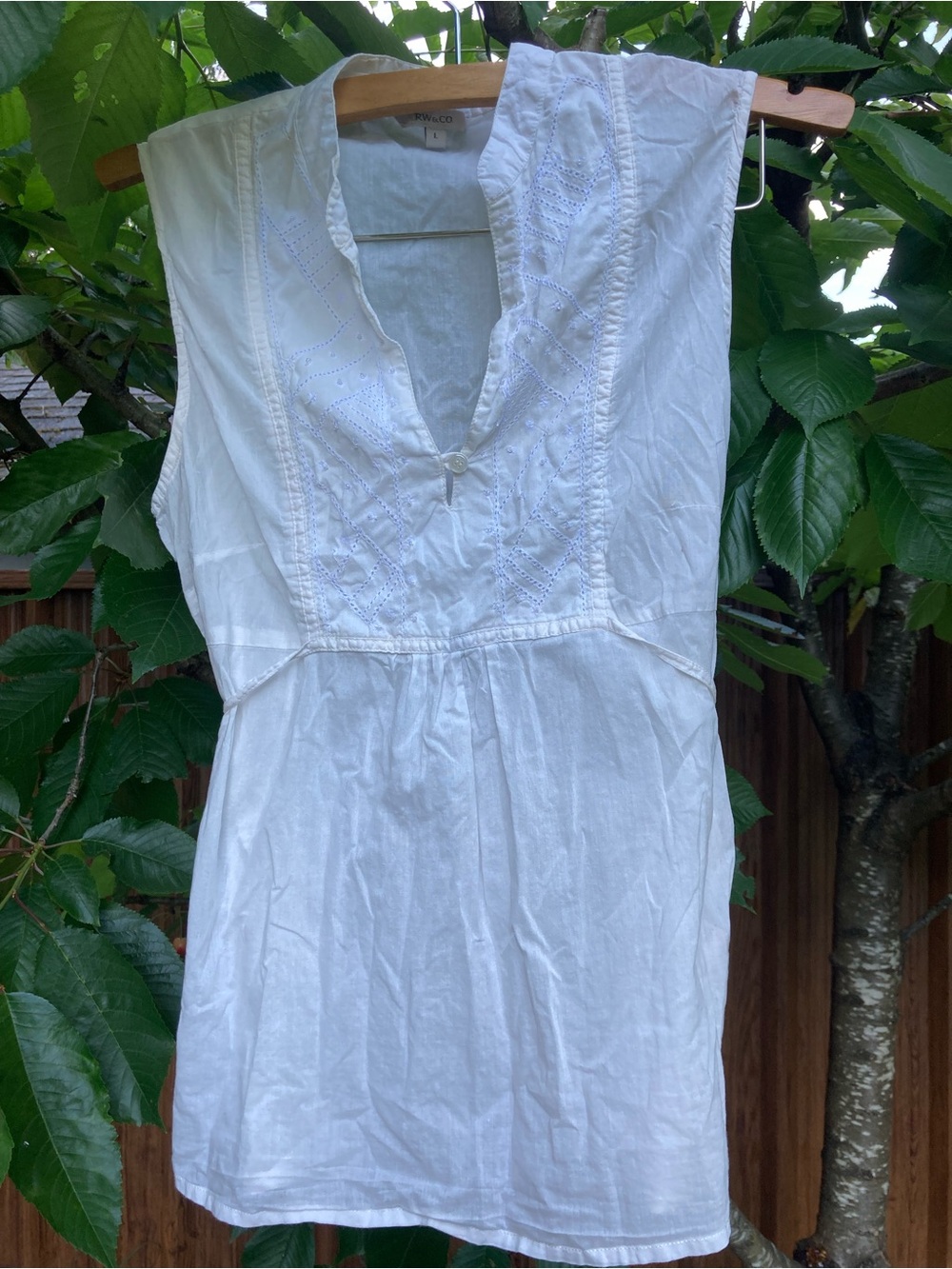 RW&CO. White Eyelet Cotton Sleeveless Blouse